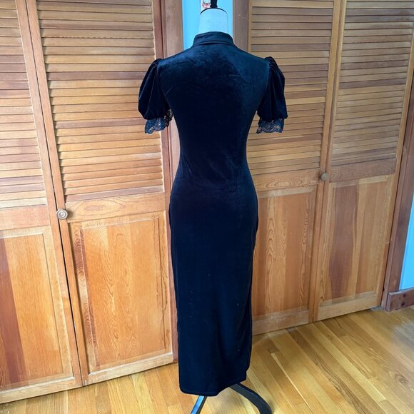 Gothic Victorian Visual Kei Velvet Obsessions Lace-up Front Gown Dress - Picture 10 of 11